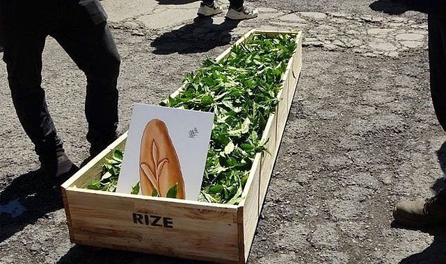 Yaş Çay fiyatına tabutlu eylem
