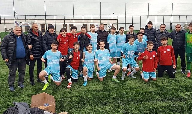Rize Özel İdarespor U15 takımı Şampiyon oldu